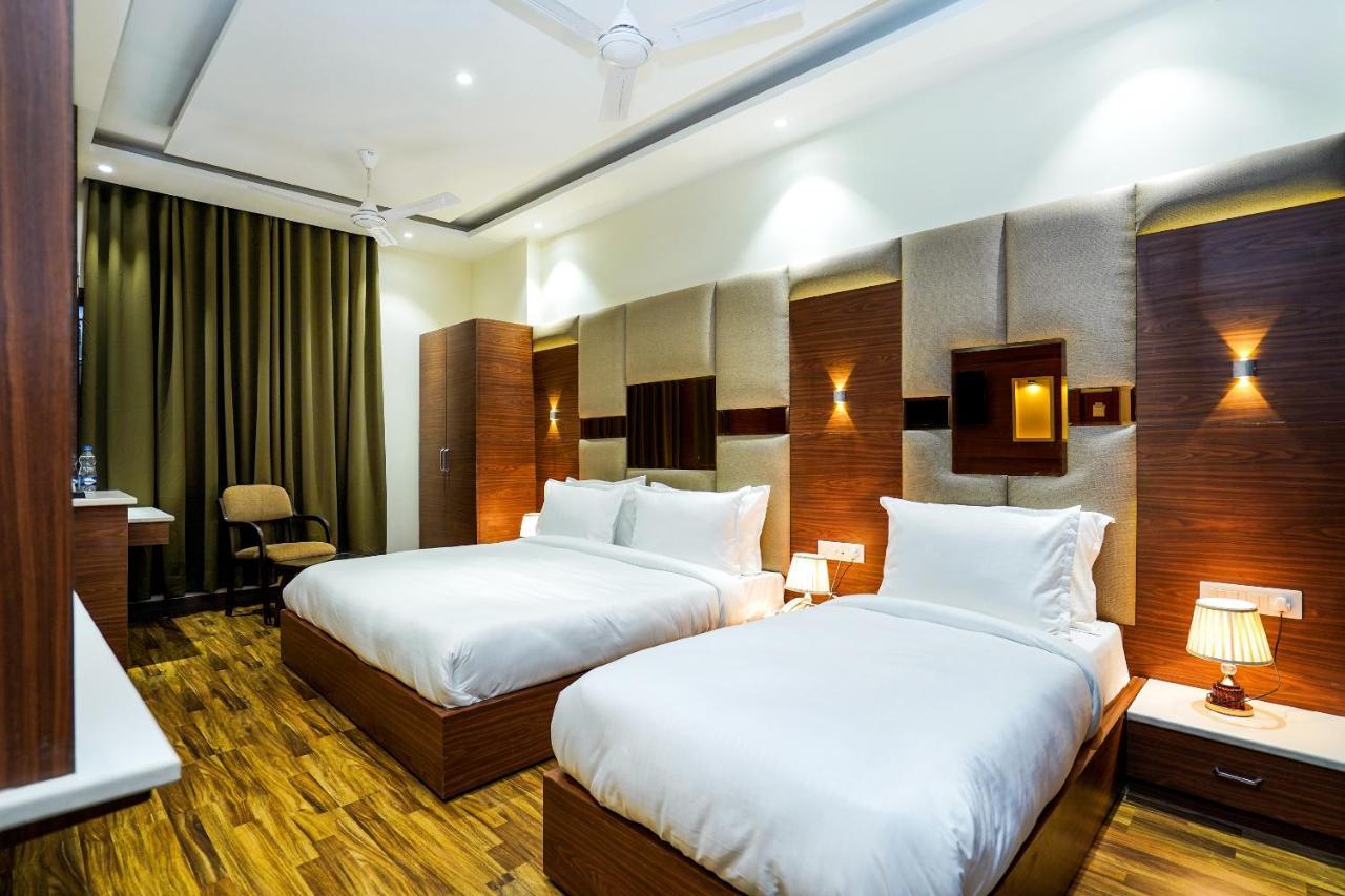 Hotel Aura Grand By Levelup Hotels 암리차르 외부 사진