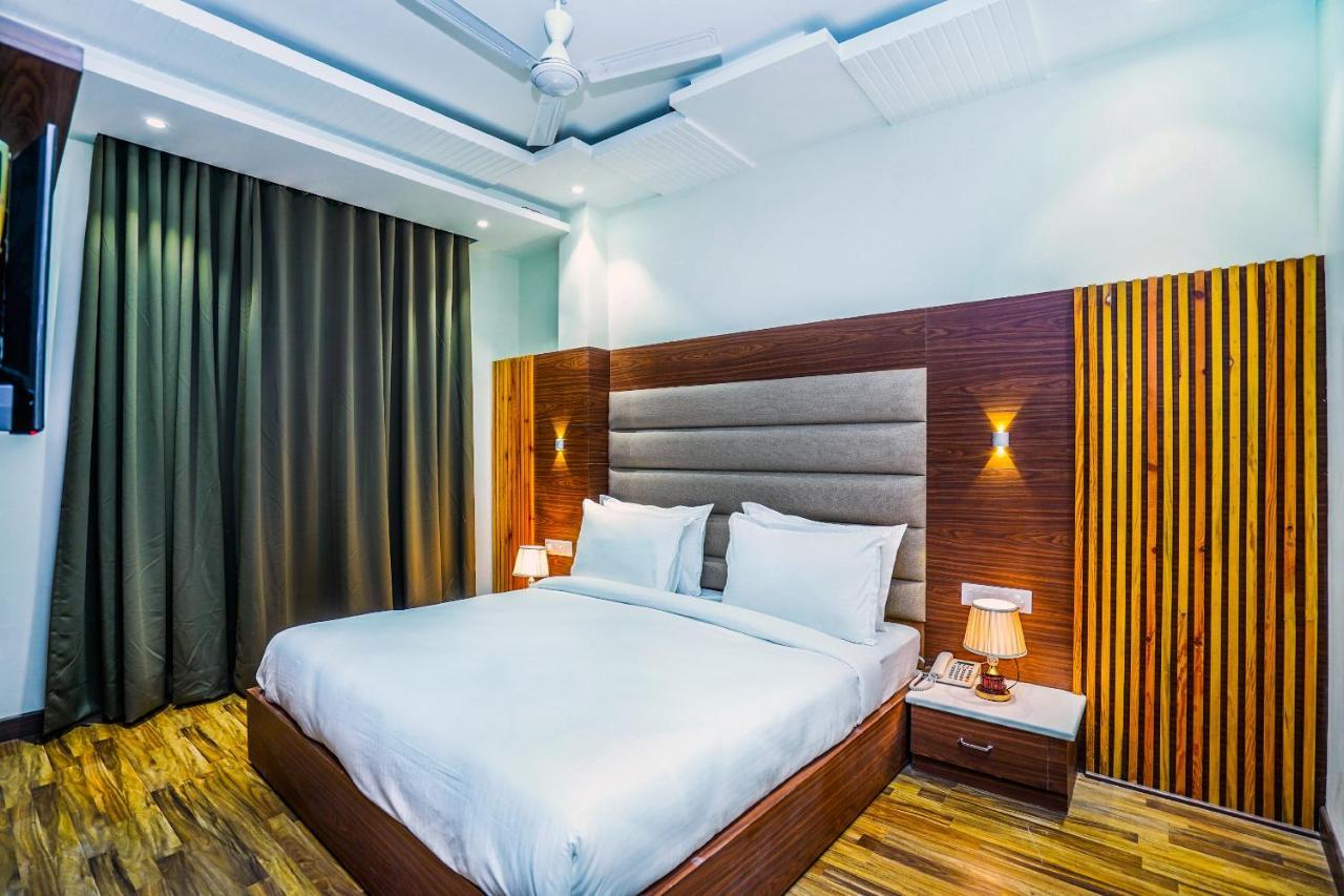 Hotel Aura Grand By Levelup Hotels 암리차르 외부 사진