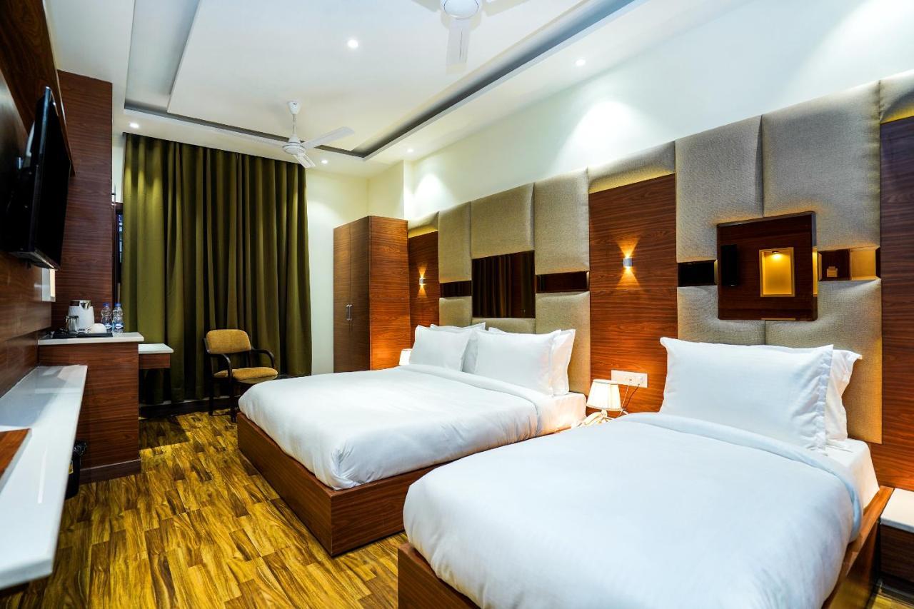 Hotel Aura Grand By Levelup Hotels 암리차르 외부 사진