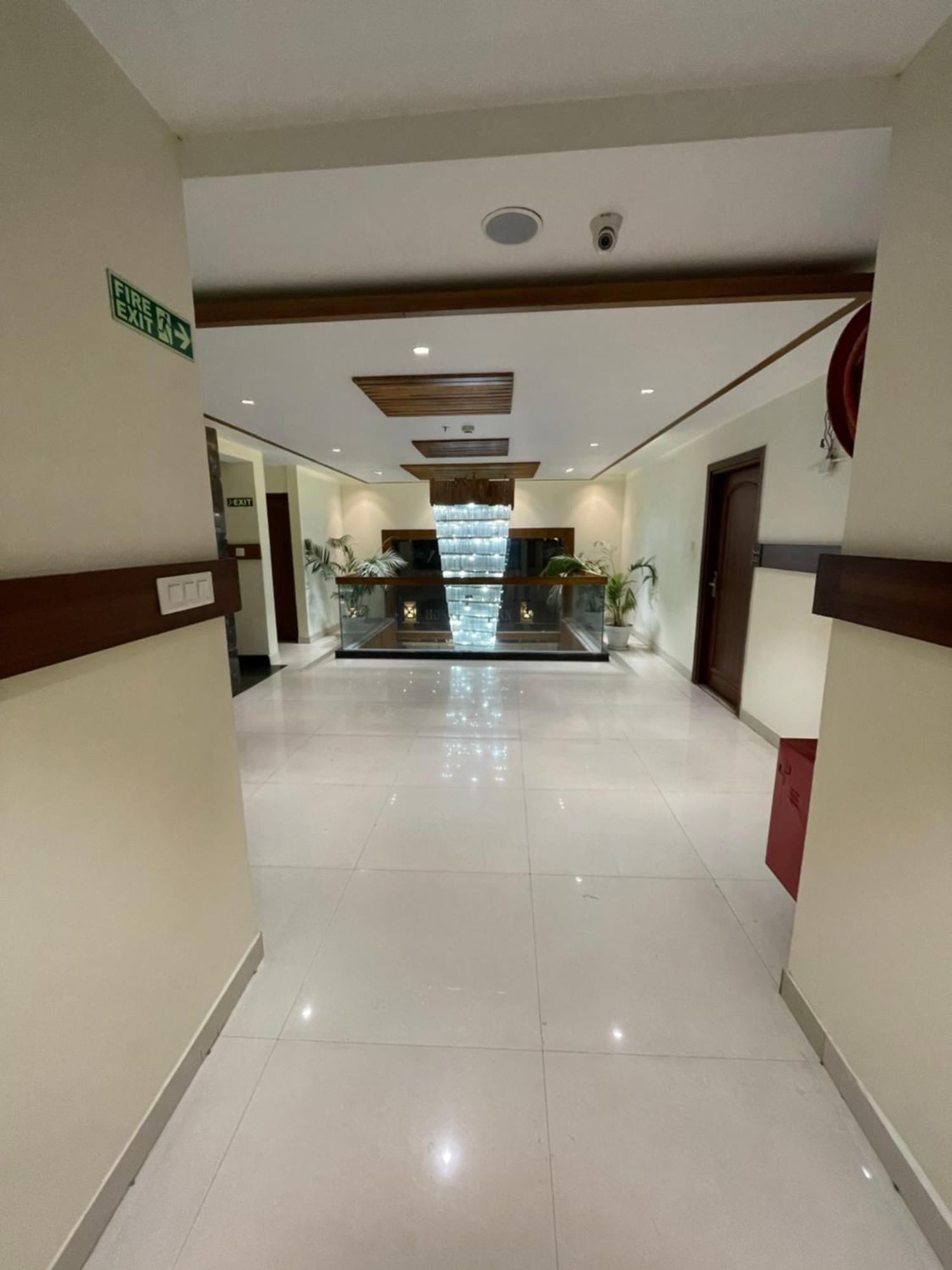 Hotel Aura Grand By Levelup Hotels 암리차르 외부 사진